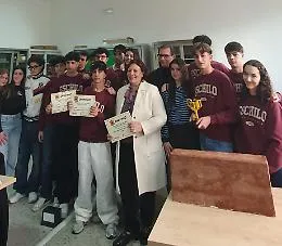 Dalle lingue classiche al podio robotico: il liceo classico Eschilo vince doppio premio alla Unearthed First LEGO League