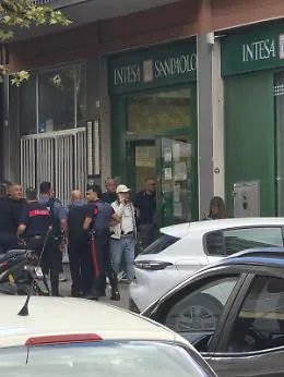 Piazza Armerina, banditi in azione in pieno giorno alla banca Intesa San Paolo: sul posto i carabinieri