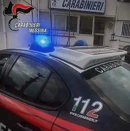 Giardini Naxos, tenta di incendiare casa e aggredisce i carabinieri: arrestato 27enne