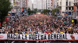 Spagna in piazza per la casa: scontri a Valencia, Madrid protesta e S&aacute;nchez cerca una risposta