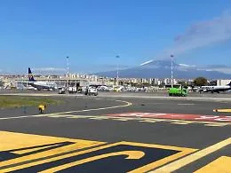 Aeroporto di Catania, voli ancora sospesi: spazio aereo chiuso fino alle 14,30 di oggi per la cenere dell'Etna