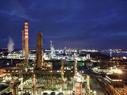 Petrolio, la raffineria Isab vola: produce 320mila barili al giorno, ma rimane l'incognita del contratto Trafigura