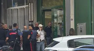 Piazza Armerina, tentata rapina in pieno giorno alla banca Intesa San Paolo: sul posto i carabinieri