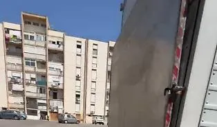 Distruggono un alloggio popolare, ne occupano un altro e ricorrono al Tar contro lo sfratto: il Comune recupera l'appartamento