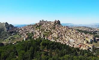 Troina accoglie la Lampada della Pace di Assisi: quattro giorni di dialogo e solidariet&agrave;
