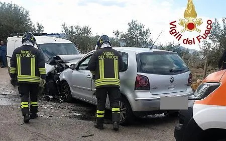 Nicosia, frontale sulla SP 18: tre feriti, una persona trasferita in elisoccorso