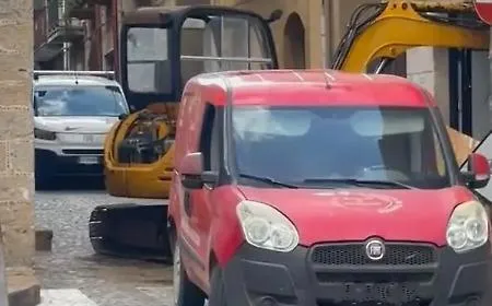 Colpo fallito al bancomat di piazza Cordova: arrivano i carabinieri e i ladri fuggono