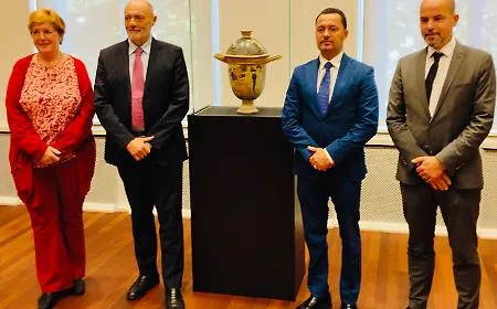 La Pisside di Centuripe torna a casa: donazione etica dall&rsquo;Universit&agrave; di Amsterdam