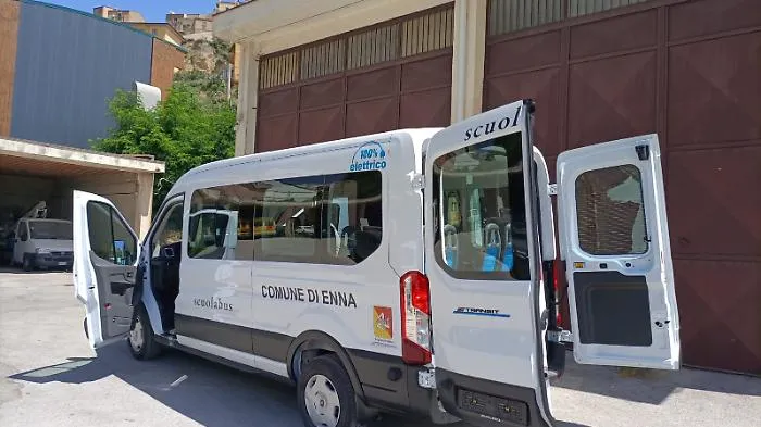 Svolta green per le scuole di Enna: arriva lo scuolabus elettrico e parte il servizio per il tempo prolungato
