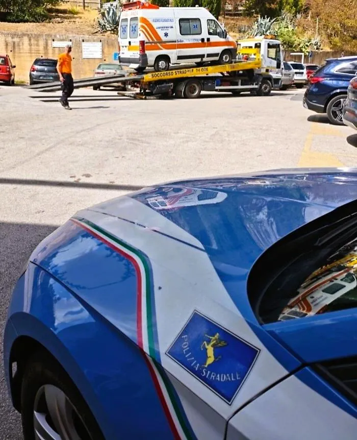 Ambulanza sottoposta a fermo: interni sporchi e non adatti al trasporti di pazienti e danni strutturali