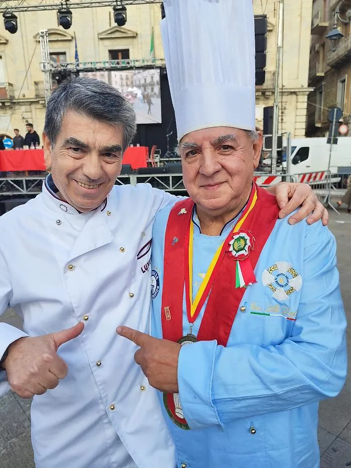 Il segreto &egrave; nella ricotta: il nisseno Gaetano Scarfia conquista la giuria popolare della Festa del cannolo siciliano