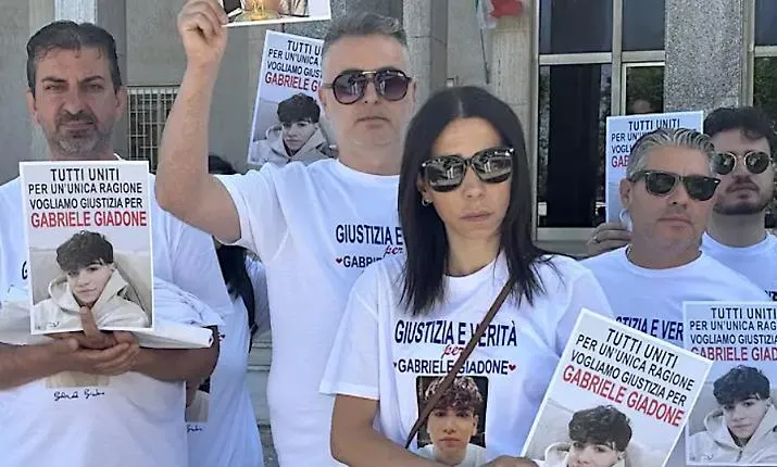 Barrafranca ricorda Gabriele: in oltre 300 al corteo per il quindicenne vittima della strada